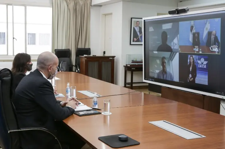 Gobierno y las aéreas endurecen posiciones y las restricciones seguirían todo julio