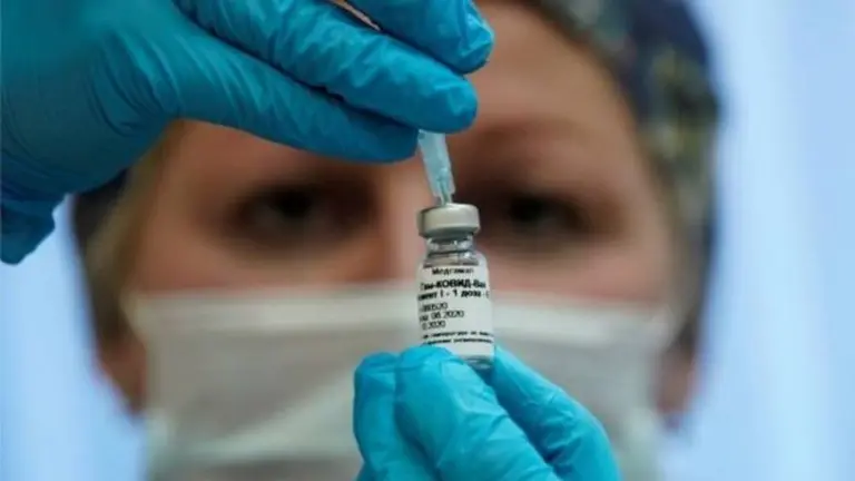 Por la demora en las segundas dosis de Sputnik V, la Ciudad ya inició el estudio de combinación de vacunas