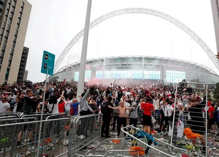 Batalla en Wembley: los ingleses provocaron serios disturbios antes, durante y después de perder la final con Italia