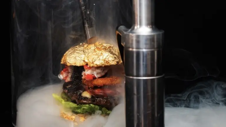 La hamburguesa más cara del mundo lleva oro y cuesta 5.000 euros