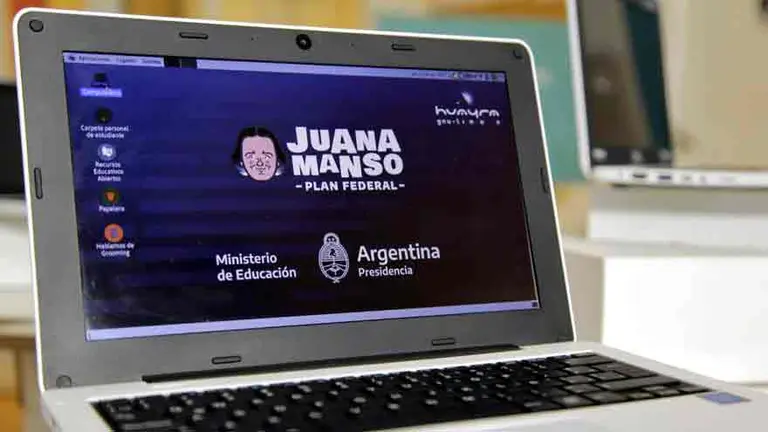 El Gobierno se planta ante Microsoft y lanza su propio sistema operativo para computadoras educativas