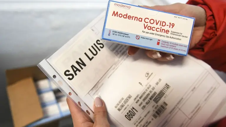 Distribuyen la vacuna Moderna para adolescentes: ¿qué condiciones se deberán cumplir para tener prioridad?