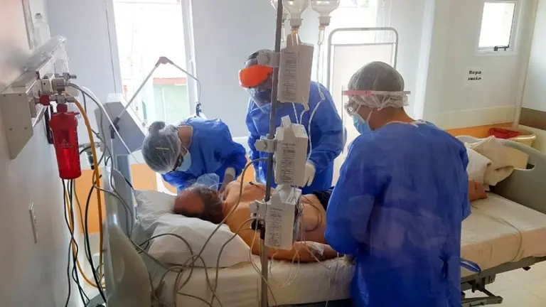 Ómicron: cuáles son los síntomas de la nueva variante de Covid-19, según la médica que la descubrió en Sudáfrica