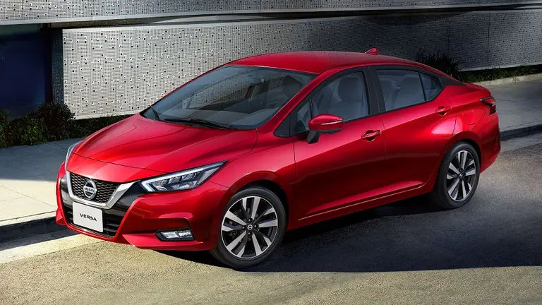 Cuánto sale mantener un Nissan Versa, el auto más económico de la marca japonesa en el país