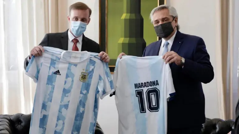 Fernández almorzó con el asesor de Seguridad Nacional de Biden: qué se busca con el acercamiento a EE.UU.