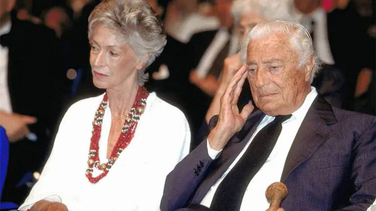 Marella y Gianni Agnelli, fotografiados en 1999.
