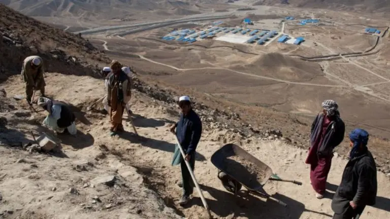 Alerta mundial: ¿por qué los talibanes están sentados en 1 billón de dólares?