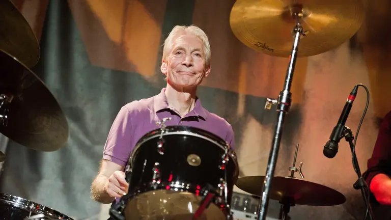 Charlie Watts: la historia de un fanático del jazz que revolucionó el mundo de la música