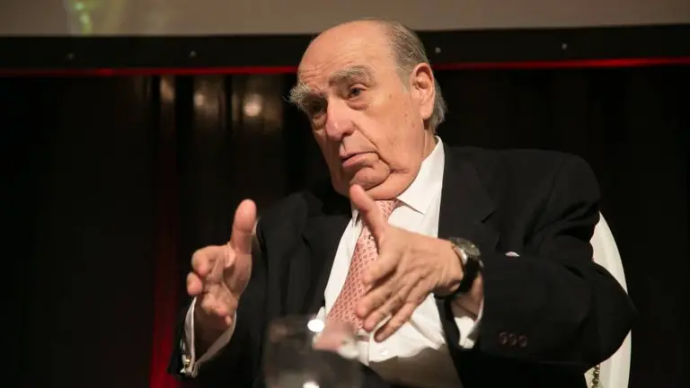 Julio María Sanguinetti: "A Alberto Fernández lo veo como un malabarista chino que va moviendo platos"