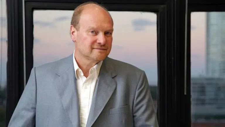 "Hay que sacarle el pie de la cabeza al campo"