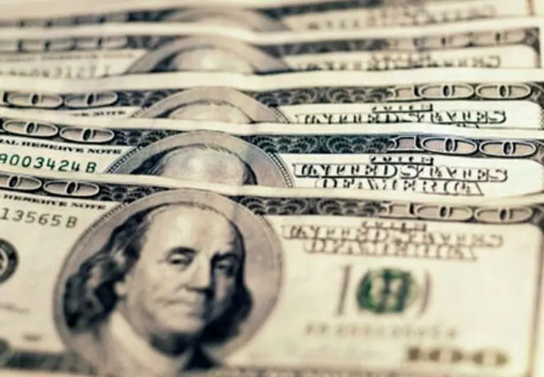 Cómo reconocer los billetes falsos de u$s 100 de la serie CB1, la más duplicada en el mercado