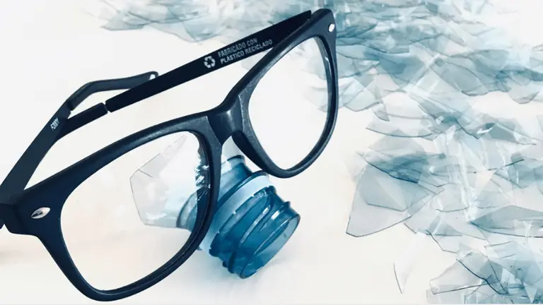 Este emprendimiento argentino convierte botellas de plástico en productos reciclados