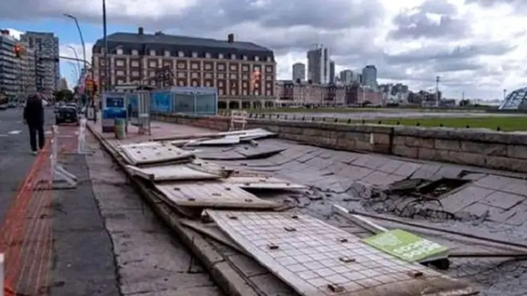 Temporal en la Costa Atlántica: vientos de hasta 90 kilómetros causaron clases suspendidas y destrozos