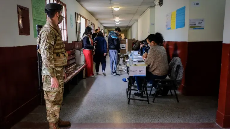 El Gobierno decidió que miles de argentinos en el exterior no puedan votar el domingo
