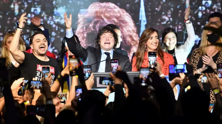 Javier Milei, anarcocapitalista en la teoría y minarquista en la práctica