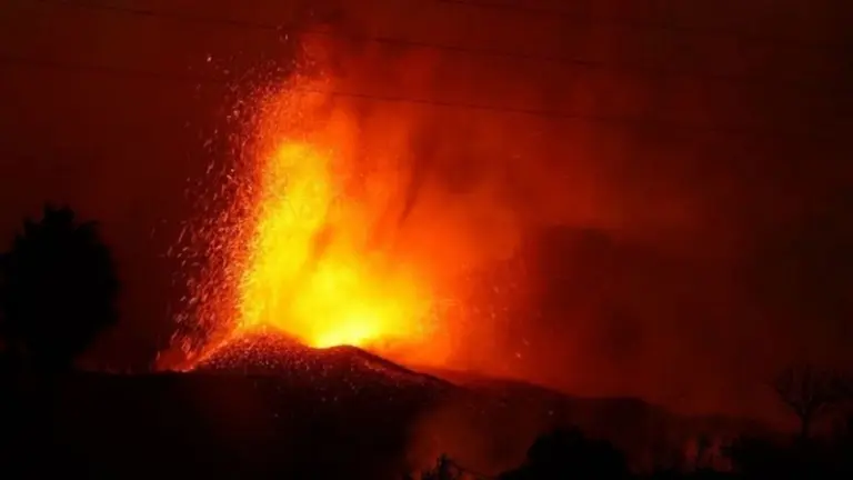 Volcán de La Palma: cuál es la peligrosa reacción química que ocurrirá cuando la lava llegue el océano