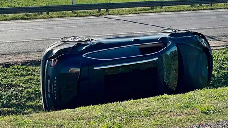 Un milagro: el reconocido publicista Ramiro Agulla volcó con su Porsche y quedó ileso