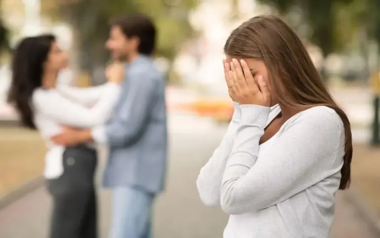 Hombres casados son más atractivos para las mujeres, según estudio