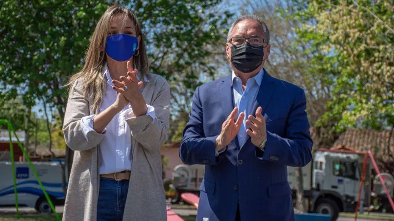 Malena Galmarini y Alberto Descalzo inauguraron una red de agua potable y firmaron un convenio para nuevas obras en Ituzaingó