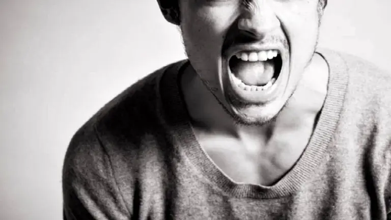 ¿Es normal enojarnos? Una mirada integral de este sentimiento