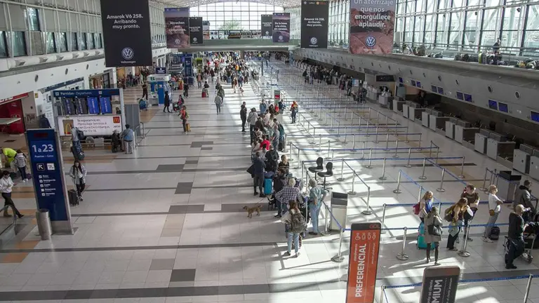 Despegar salió con los "botines de punta" contra el dólar Qatar