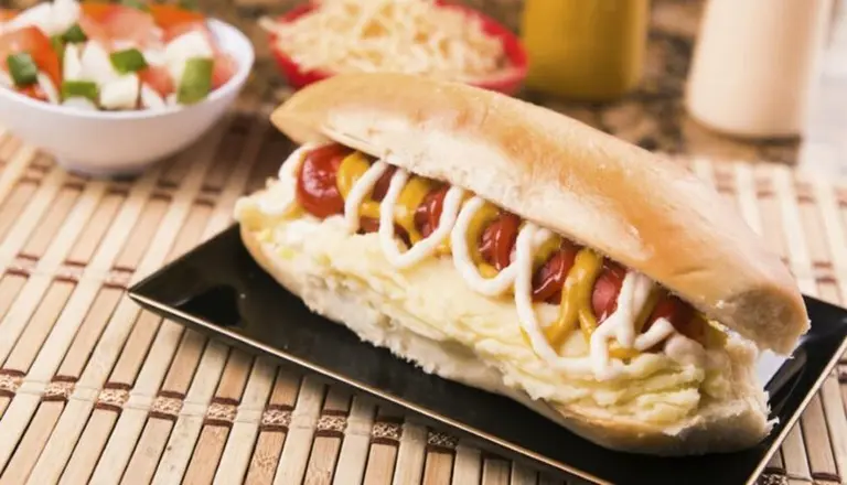 Un estudio revela que por cada pancho que se come se pierden 36 minutos de vida