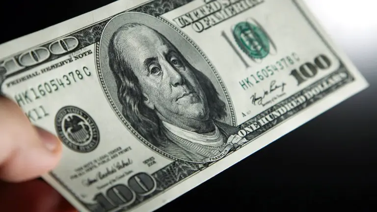 Dólar "puré", negocio imbatible: la brecha entre solidario y blue ya permite ganar casi 20%