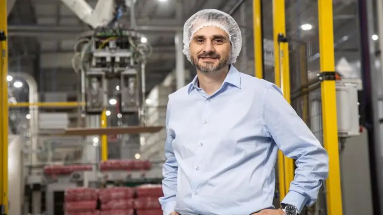 Esta es la historia del empresario que está detrás de Marolio, que apoya a Feletti y al congelamiento de precios