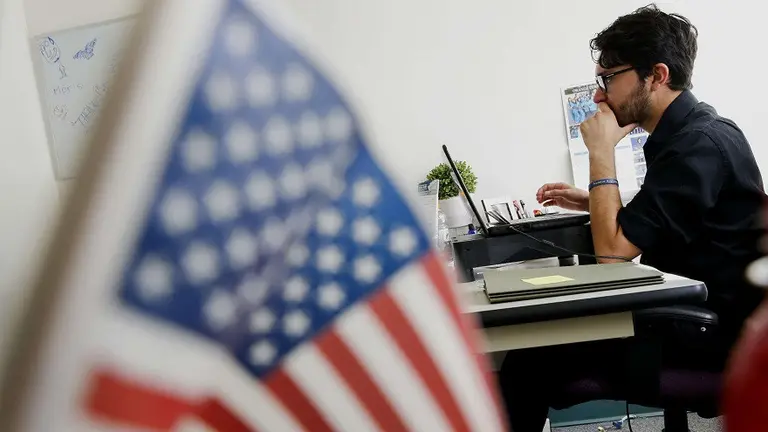 Trabajar en Estados Unidos: cuál es el sueldo mínimo, cuánto se necesita para vivir y qué tipos de visas hay