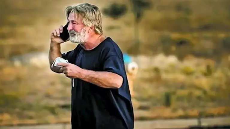 La jefa de armas de "Rust" habló de la bala que disparó Alec Baldwin y mató a Halyna Hutchins