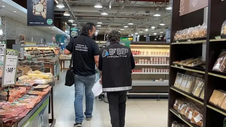 Seis supermercados y 20 empresas concentran el consumo del sector