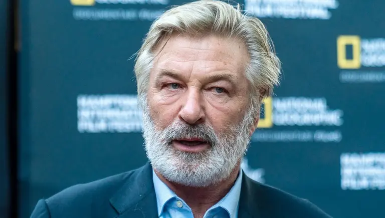 La drástica y sorprendente decisión de Alec Baldwin tras matar accidentalmente a la directora de fotografía