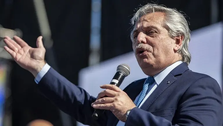 Alberto Fernández: "También puedo acordar con el FMI en cinco minutos, pero no podría mirarlos a la cara a ustedes"