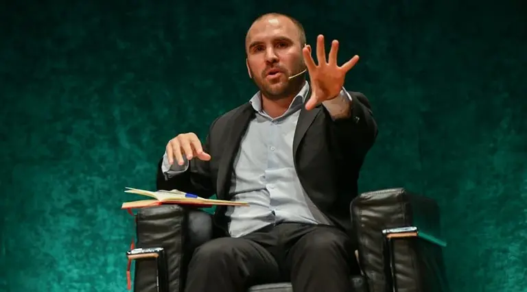 Deuda: cómo le fue a Guzmán en la última licitación del mes y en plena tensión por el salto del dólar