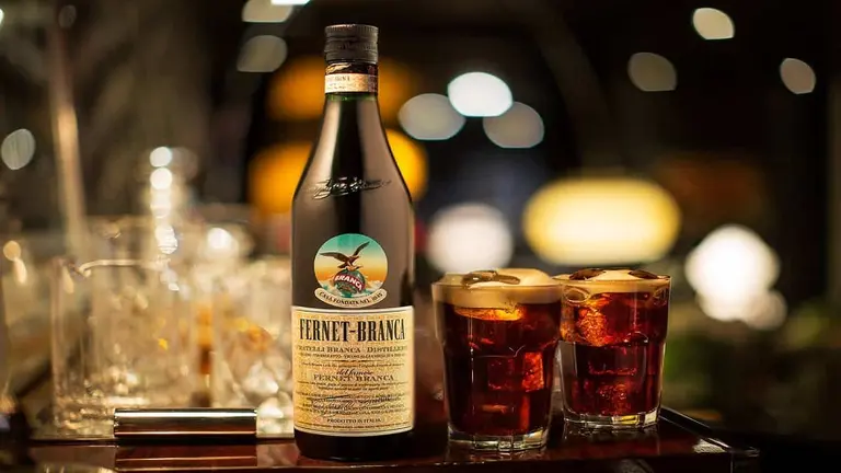Fernet Branca vuelve a sus raíces con un contenido Ú.N.I.C.O.