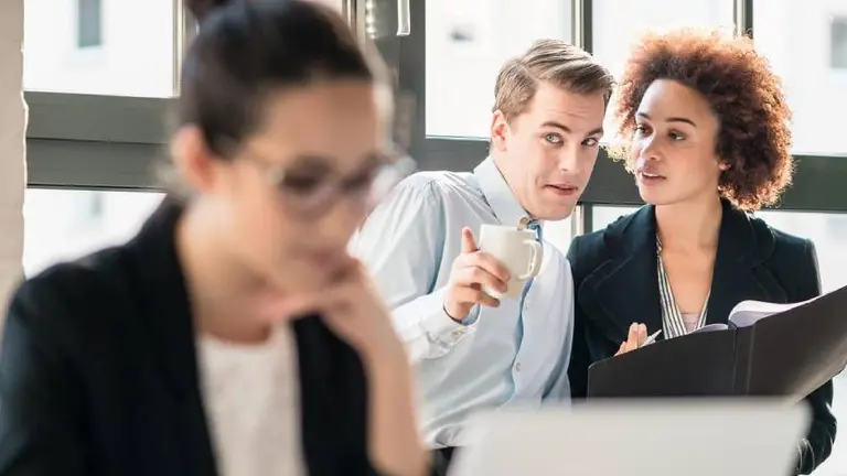 Qué es una persona tóxica: señales para identificarla en el ámbito laboral