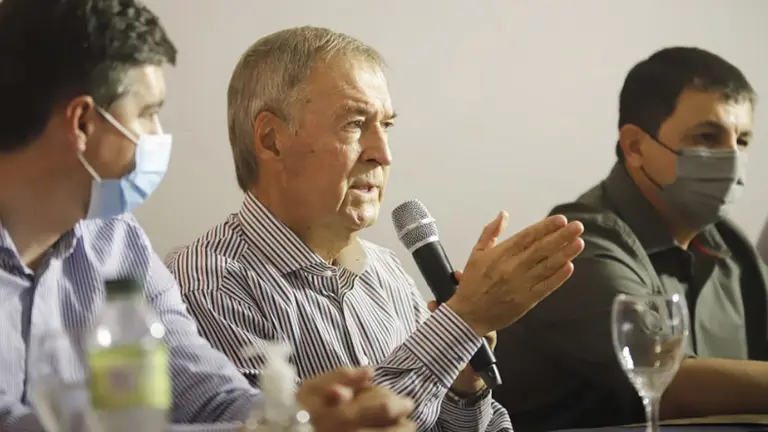 Sorpresa en el cierre de listas: el peronismo cordobés lleva de candidatos a una radical y a un dirigente del PRO