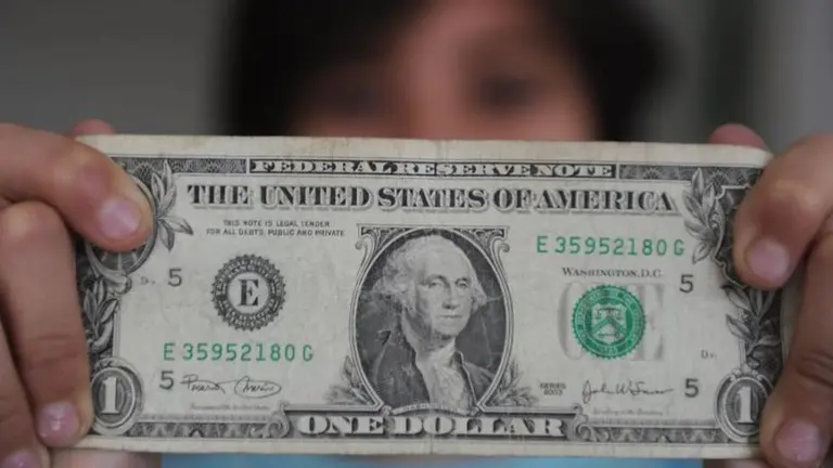 Buscan billetes defectuosos de 1 dólar y pagan hasta u$s150 mil por cada uno: cuál es el error