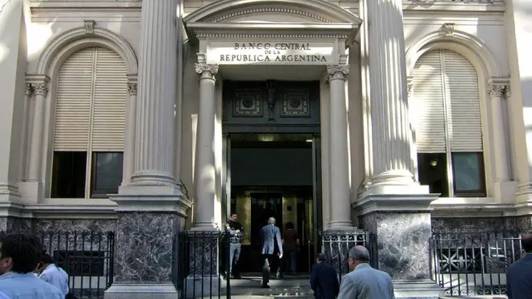 El dólar frente a la suba de tasas: ¿seguirá el "veranito cambiario" para el MEP y CCL?