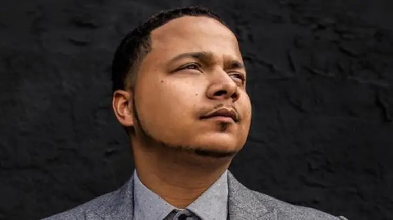 Cuando era bebé, su madre lo dejó en un tacho de basura: hoy su empresa vale u$s60 millones