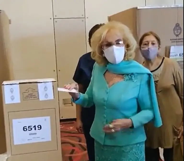 Mirtha Legrand votó en La Rural en plena recuperación y a pocas semanas de su alta médica