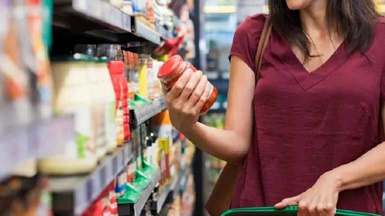 ¿Otro impuestazo?: quieren imponer tasa del 3% a productos envasados y crearán millonario fondo manejado por Cabandié