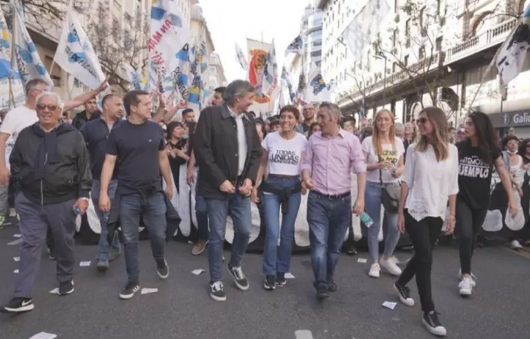 La Cámpora llegó a la Plaza de Mayo cuando Alberto Fernández ya había terminado de hablar