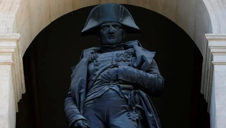 Increíble: ¿cuál es la verdad detrás de las 11 grandes mentiras de personajes de la historia que llegaron hasta hoy?