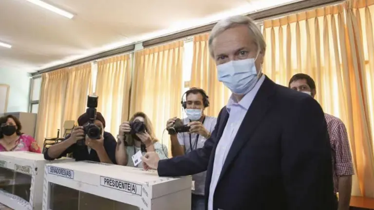 Bielsa tildó de "anti argentino" al ganador de la primera vuelta en Chile y el Gobierno se despegó