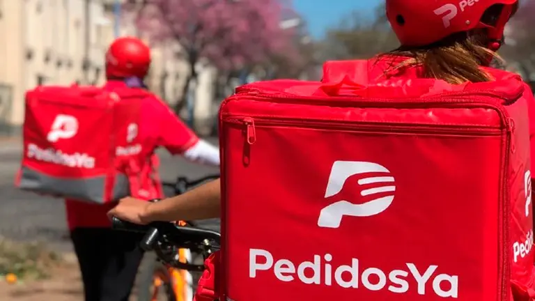 Fallo clave: para la Justicia, hay relación de dependencia entre repartidores y Pedidos Ya, que deberá pagar millonaria multa