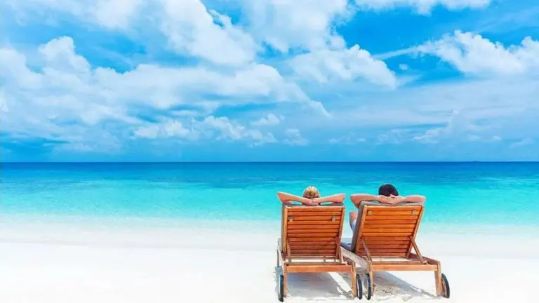 Hecha la regulación, hecha la trampa: cómo es el "rulo" para seguir comprando viajes al exterior en cuotas