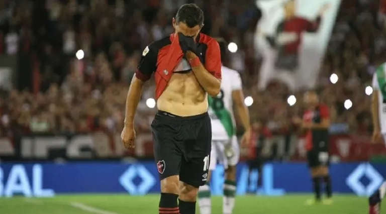 VIDEO| Conmovedora despedida: el partido se detuvo cuando Maxi Rodríguez dejó la cancha