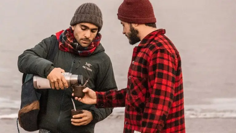 Estos jóvenes argentinos crearon un mate sustentable con el polvo de la yerba, ¿cómo lo hicieron?