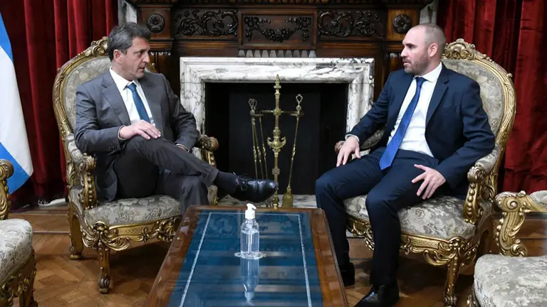 ¿Salario universal o alivio en Ganancias?: un debate de prioridades que ahonda la interna del Gobierno